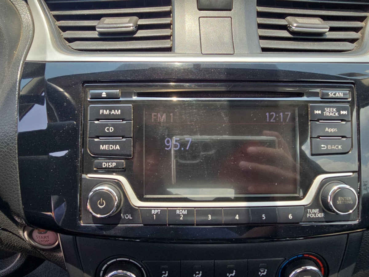 2017 Nissan Sentra 4p Advance L4/1.8 Man