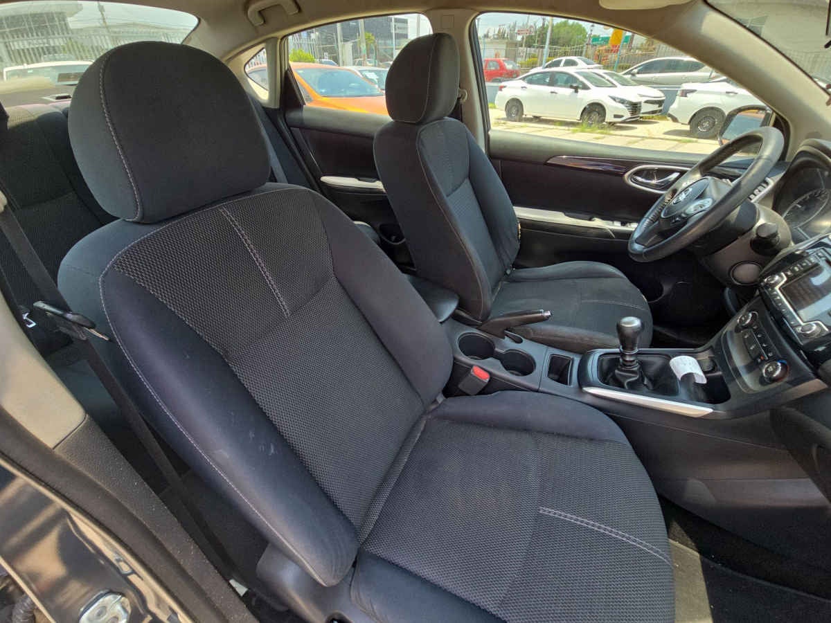 2017 Nissan Sentra 4p Advance L4/1.8 Man