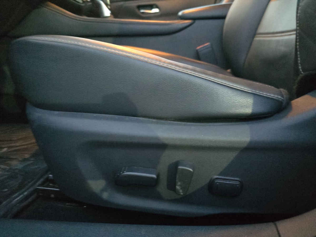 2023 Nissan Sentra 4p SR Platinum Bi-tono L4/2.0 Aut