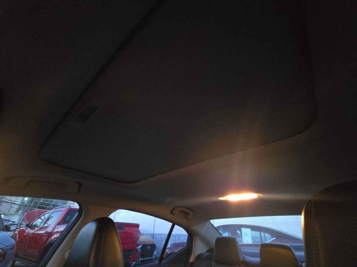 2023 Nissan Sentra 4p SR Platinum Bi-tono L4/2.0 Aut