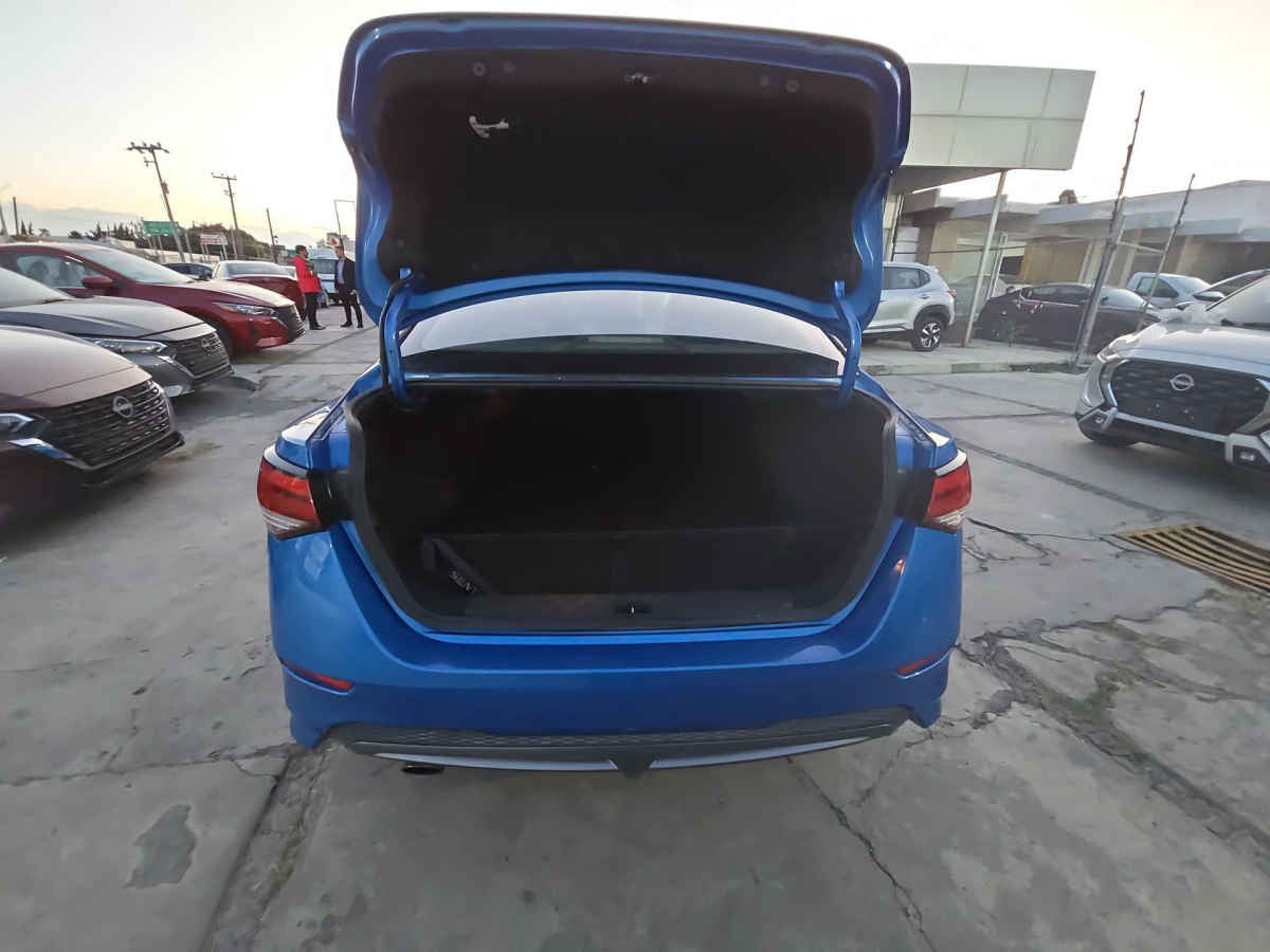 2023 Nissan Sentra 4p SR Platinum Bi-tono L4/2.0 Aut