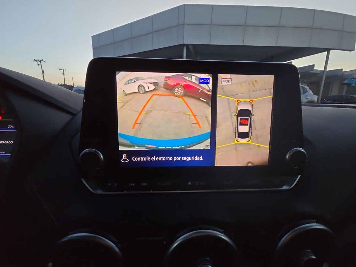 2023 Nissan Sentra 4p SR Platinum Bi-tono L4/2.0 Aut