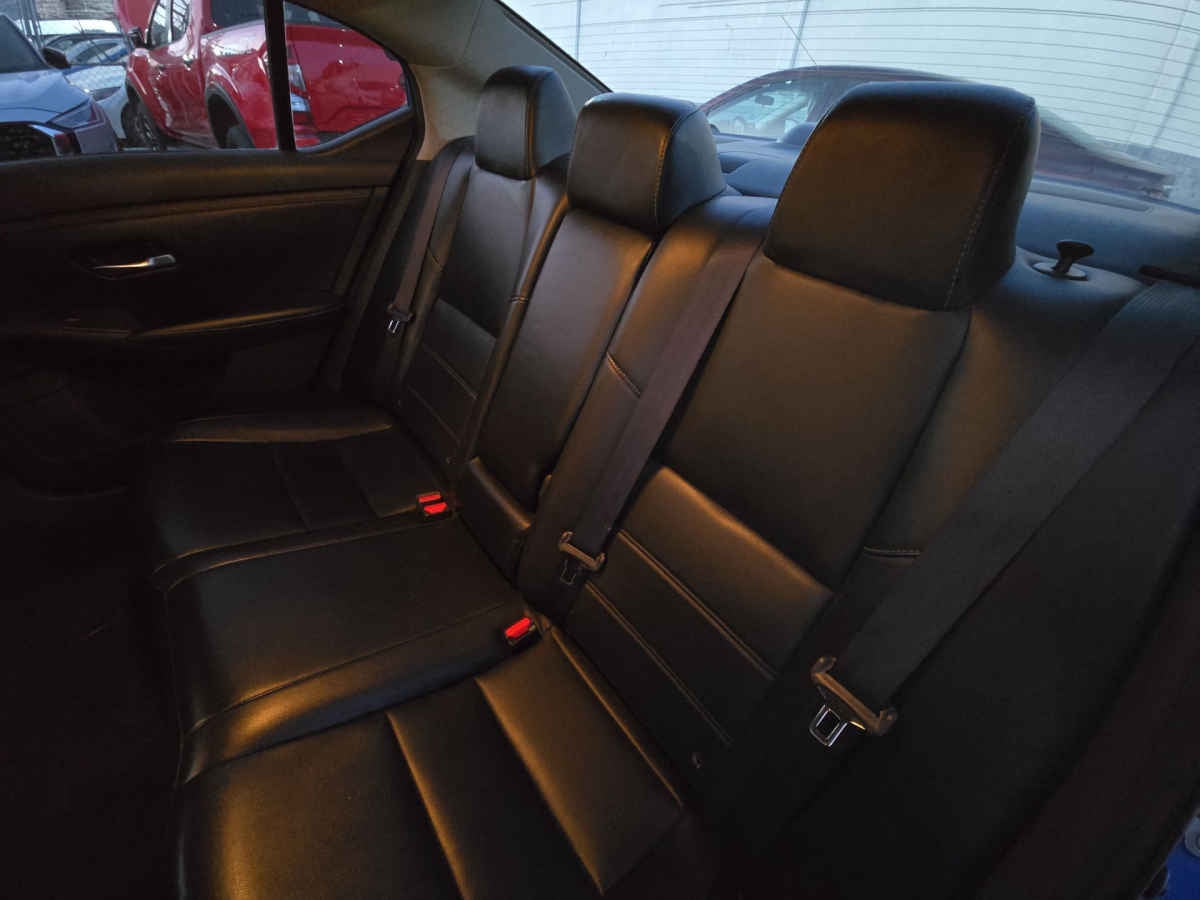 2023 Nissan Sentra 4p SR Platinum Bi-tono L4/2.0 Aut