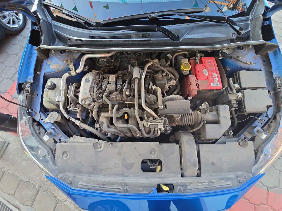 2023 Nissan Sentra 4p SR Platinum Bi-tono L4/2.0 Aut