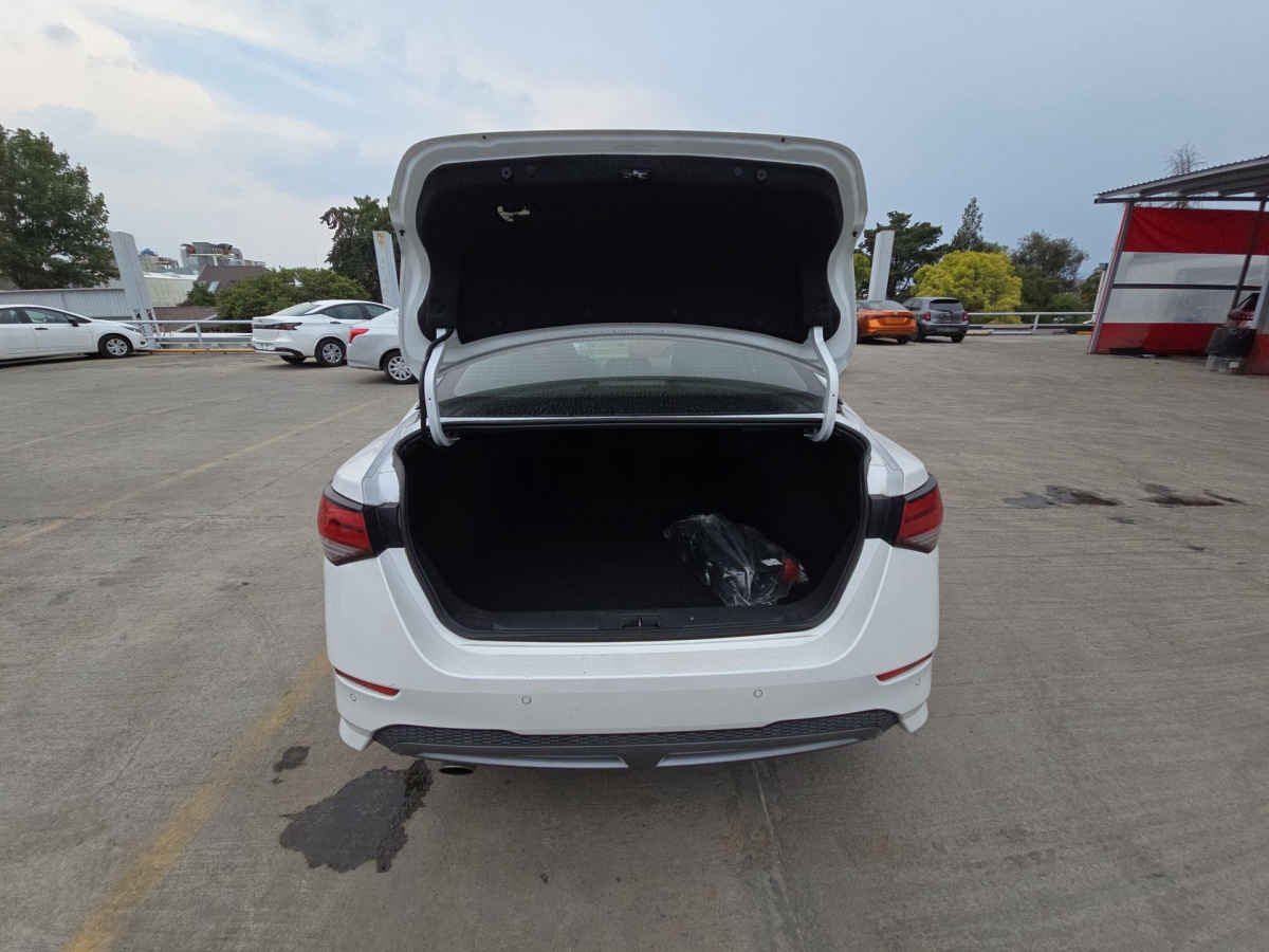 2023 Nissan Sentra 4p SR Platinum L4/2.0 Aut