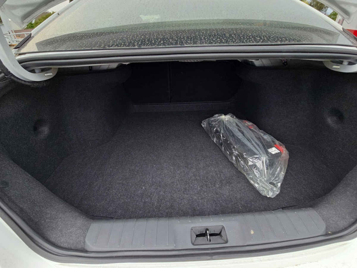 2023 Nissan Sentra 4p SR Platinum L4/2.0 Aut