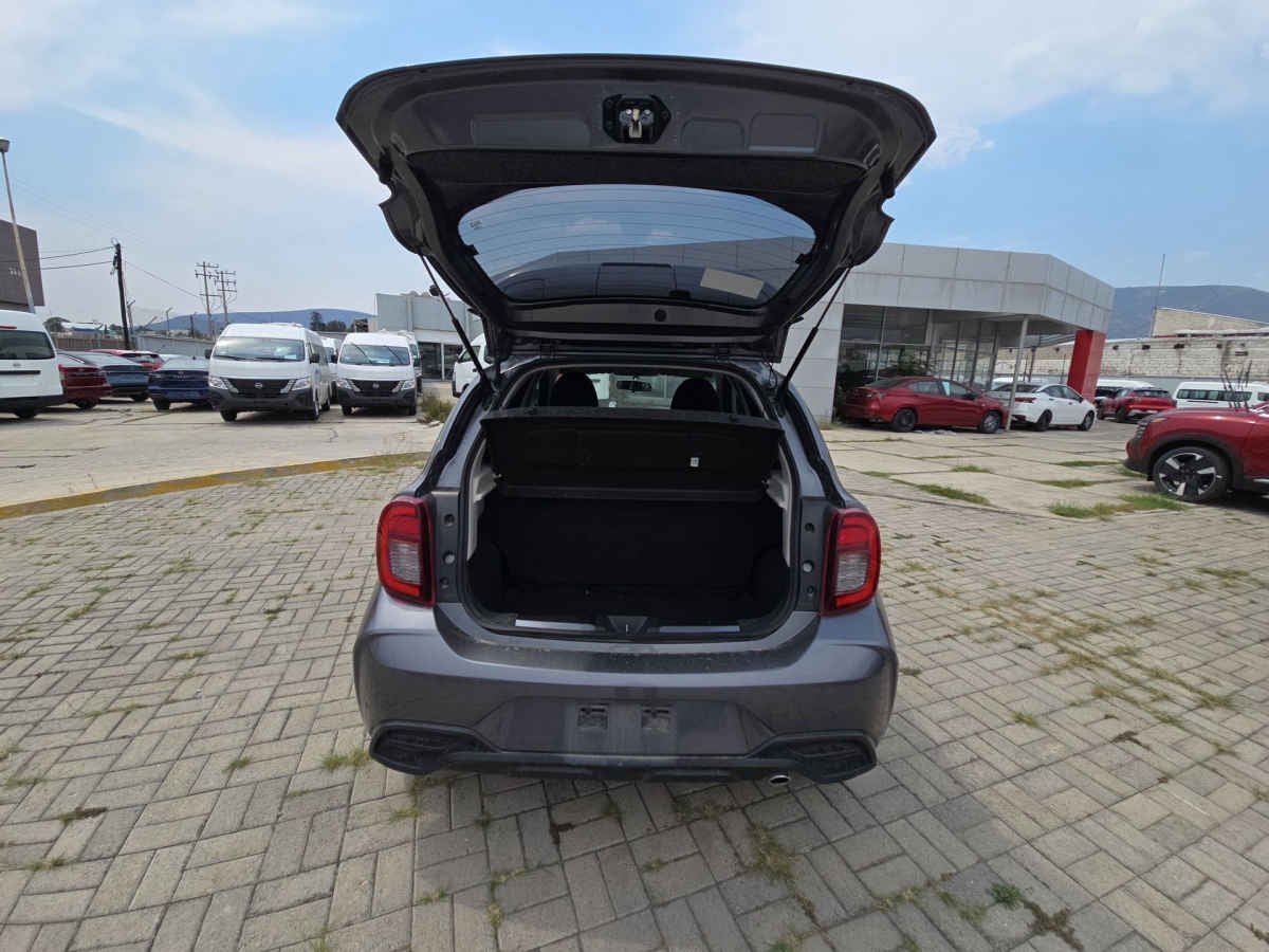 2023 Nissan March 5p Exclusive L4/1.6 Man