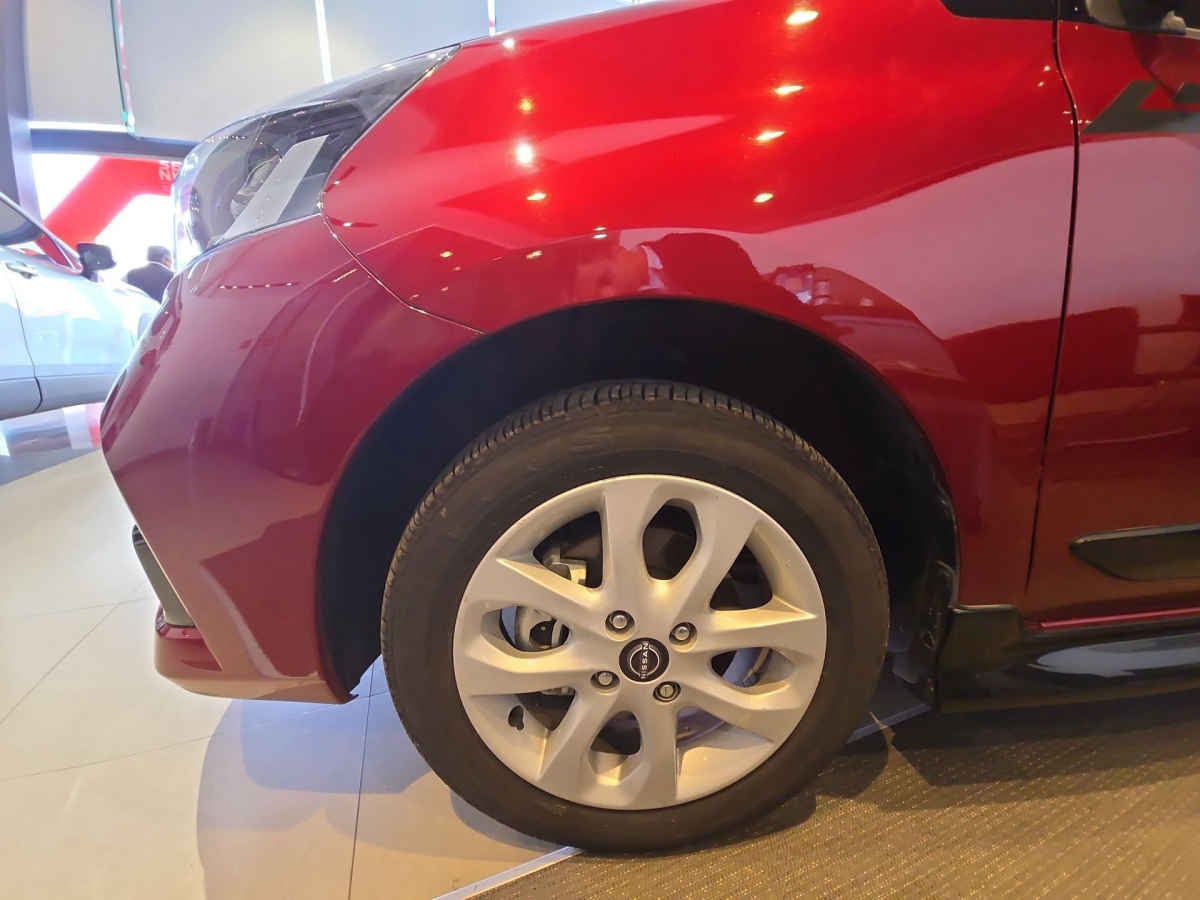 2025 Nissan March 5p Advance L4/1.6 Aut