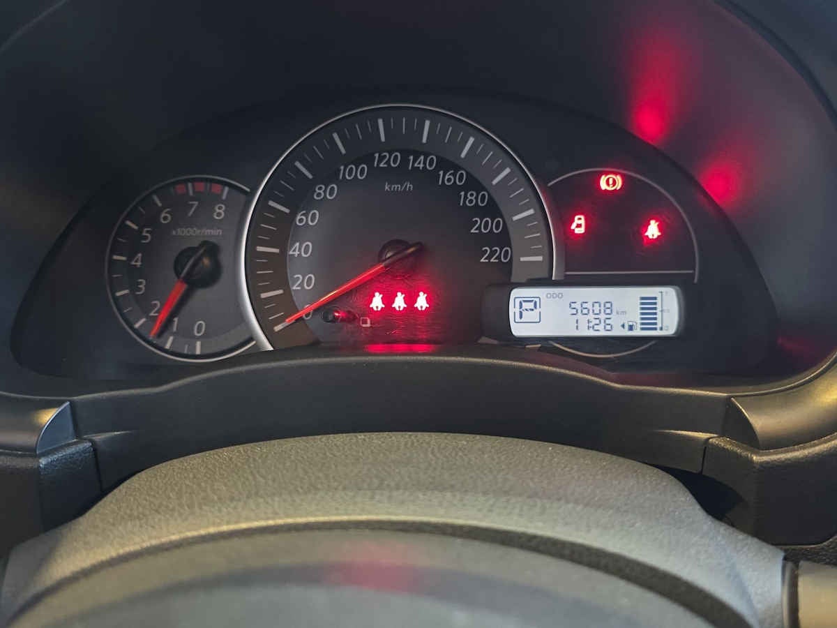 2025 Nissan March 5p Advance L4/1.6 Aut