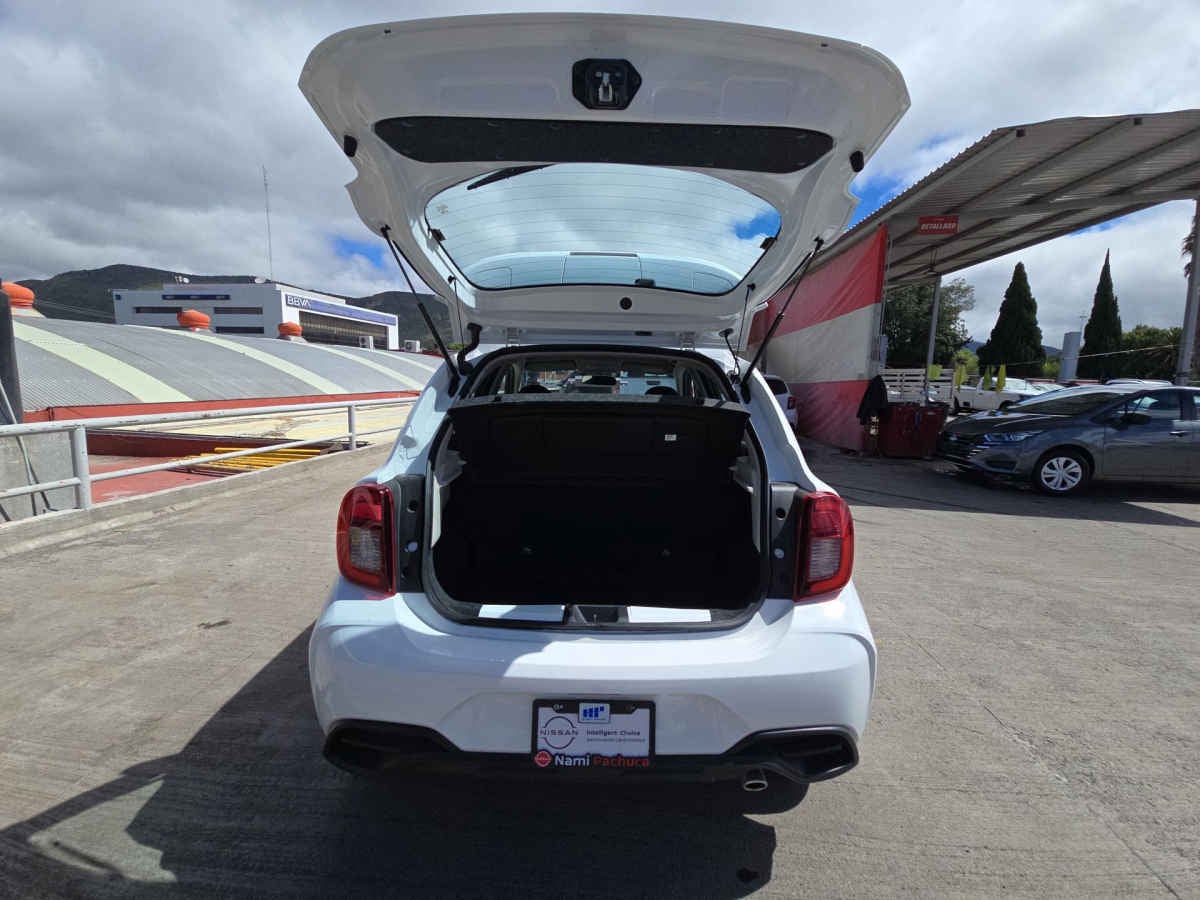 2024 Nissan March 5p Exclusive L4/1.6 Man