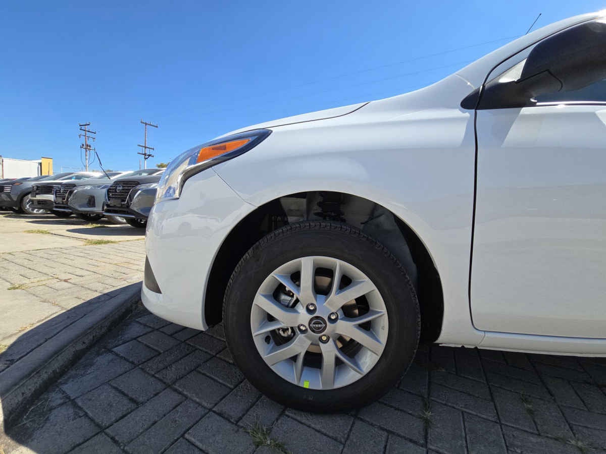 2025 Nissan Versa V-DRIVE 4 PUERTAS T/M A/C AUDIO 1.6 LTS