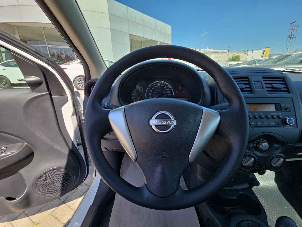 2025 Nissan Versa V-DRIVE 4 PUERTAS T/M A/C AUDIO 1.6 LTS