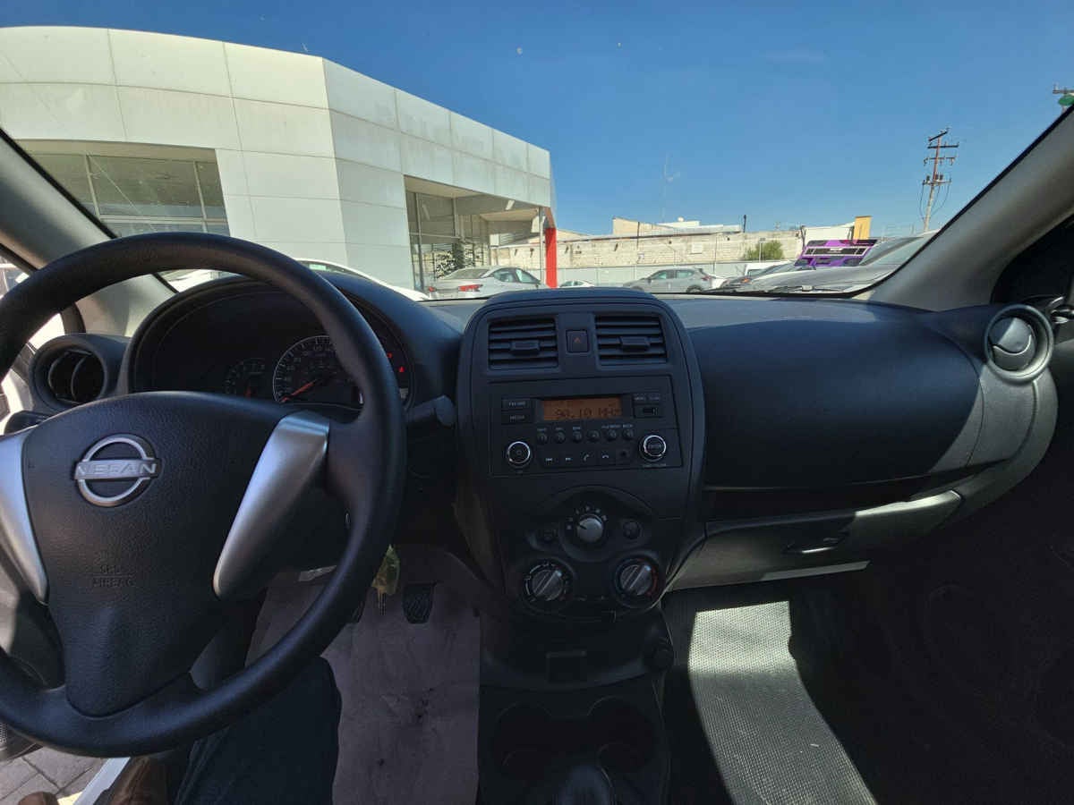 2025 Nissan Versa V-DRIVE 4 PUERTAS T/M A/C AUDIO 1.6 LTS