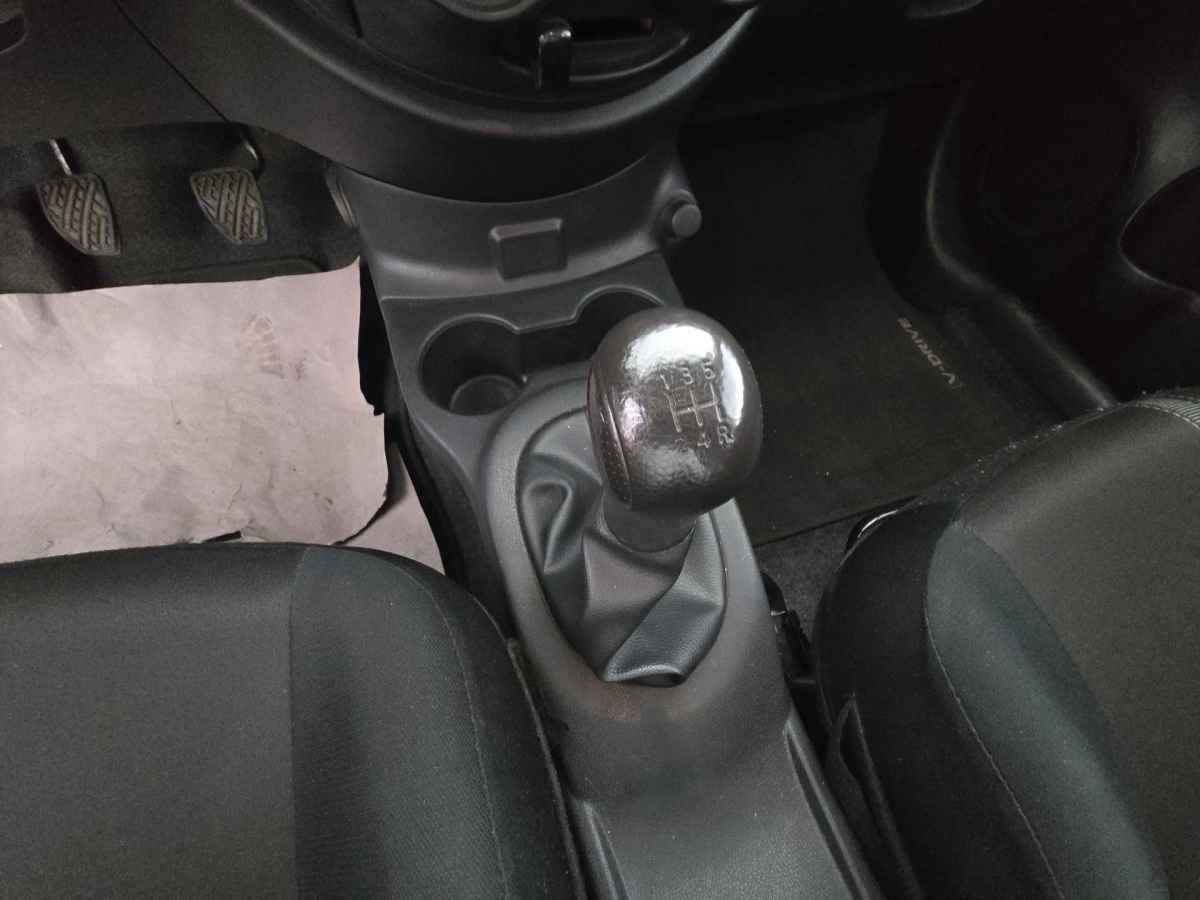2024 Nissan V-Drive 4p L4/1.6 Man Audio