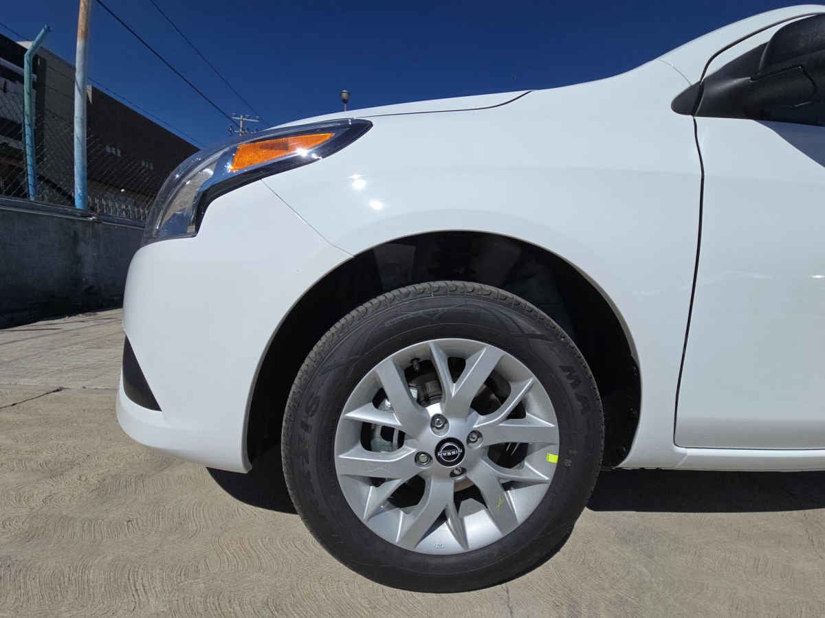 2025 Nissan Versa V-DRIVE 4 PUERTAS T/M A/C AUDIO 1.6 LTS