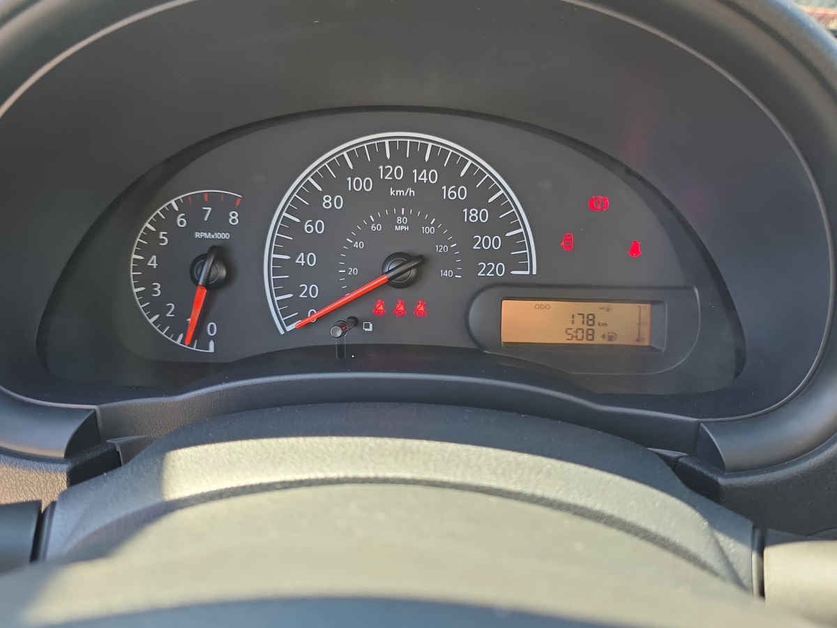 2025 Nissan Versa V-DRIVE 4 PUERTAS T/M A/C AUDIO 1.6 LTS