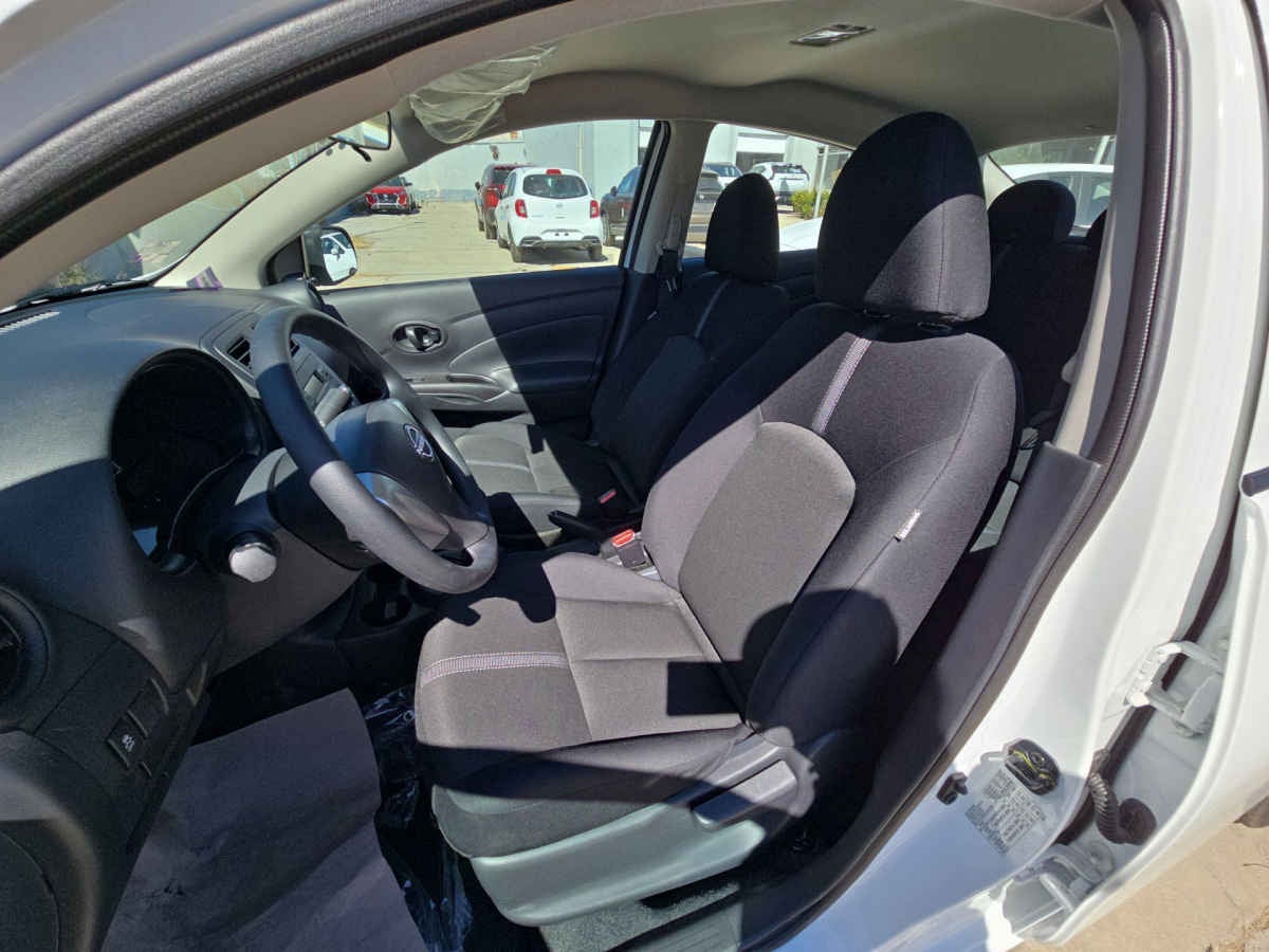 2025 Nissan Versa V-DRIVE 4 PUERTAS T/M A/C AUDIO 1.6 LTS