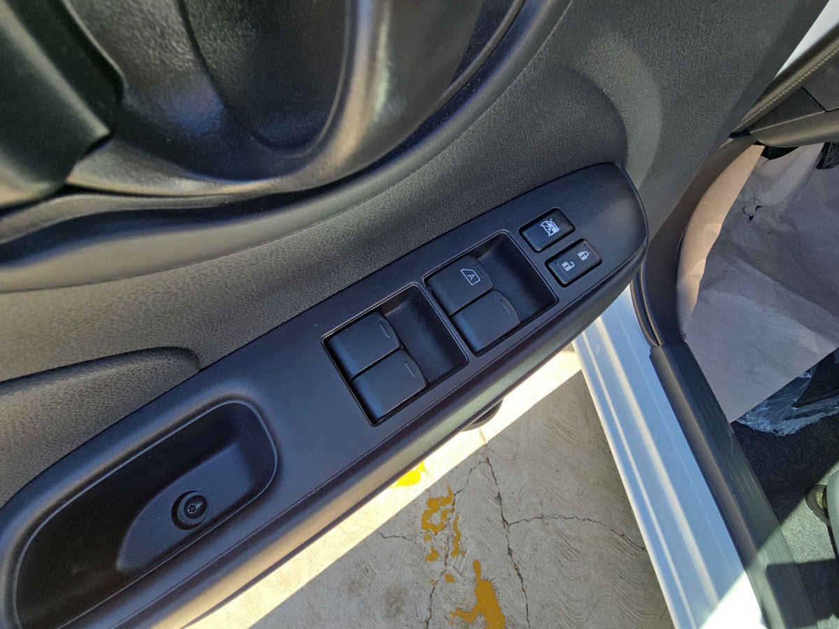 2025 Nissan Versa V-DRIVE 4 PUERTAS T/M A/C AUDIO 1.6 LTS