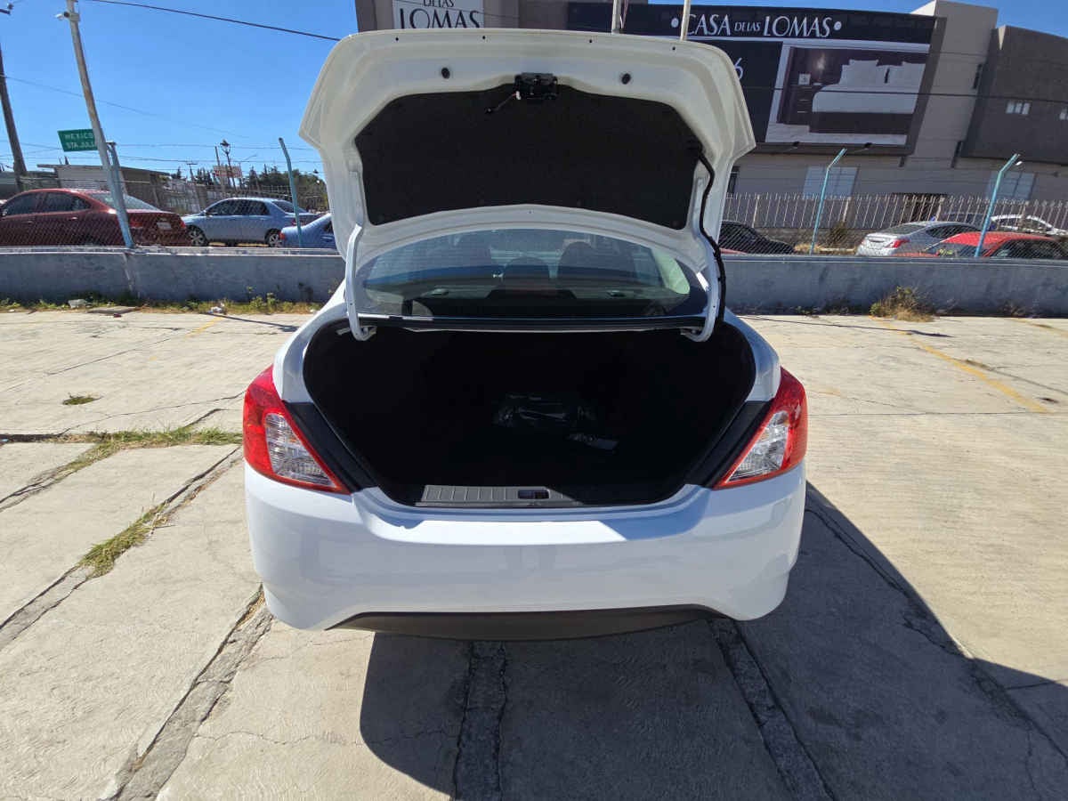 2025 Nissan Versa V-DRIVE 4 PUERTAS T/M A/C AUDIO 1.6 LTS