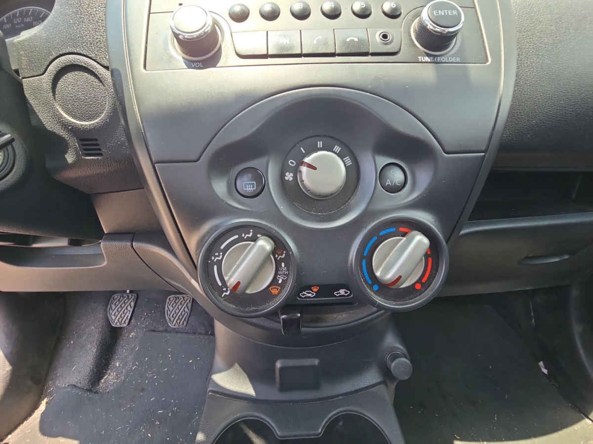 2023 Nissan V-Drive 4p L4/1.6 Man Audio