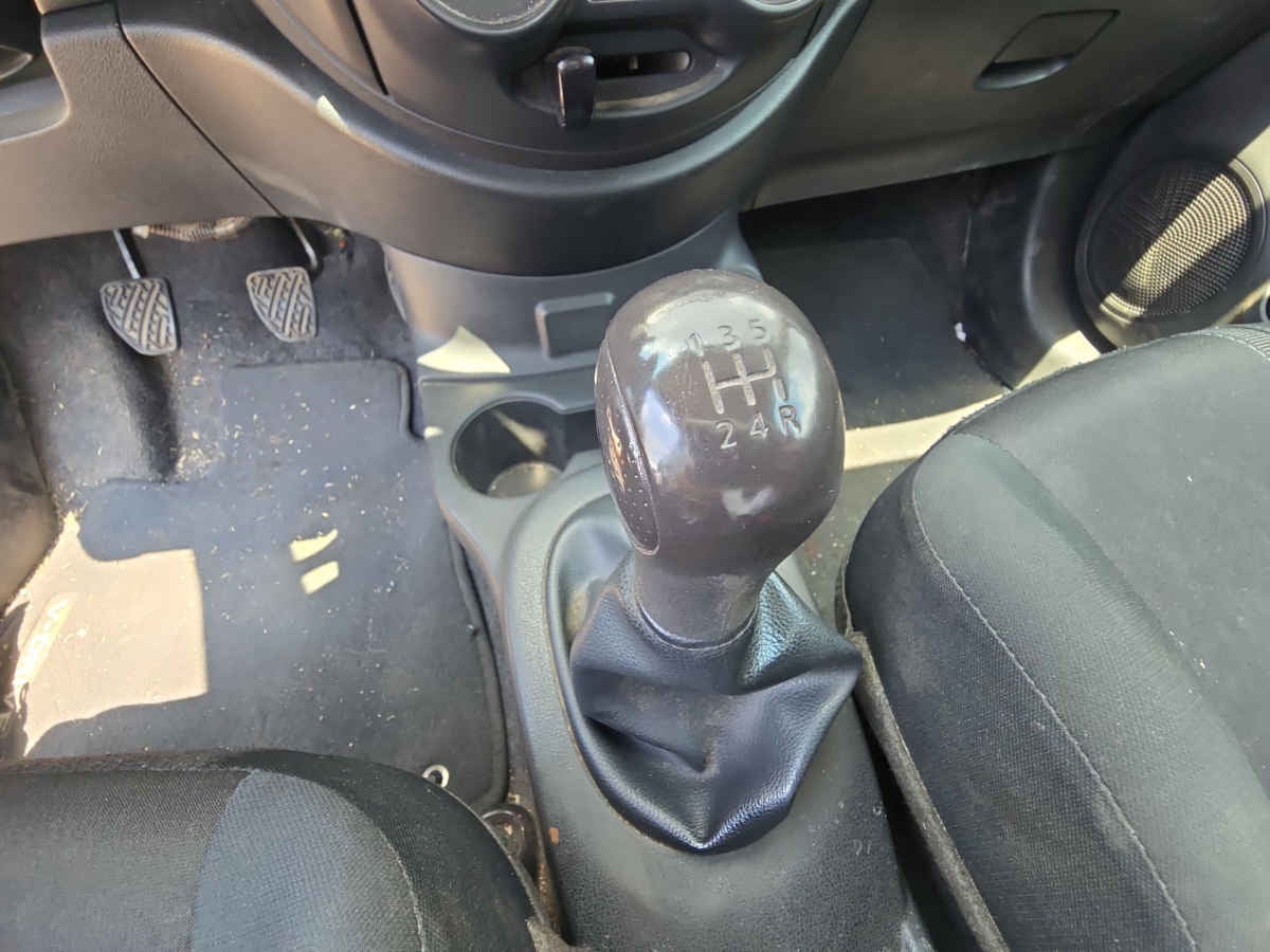 2023 Nissan V-Drive 4p L4/1.6 Man Audio