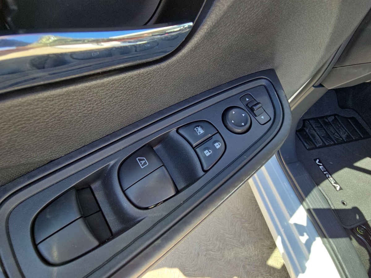 2025 Nissan Versa 4p Advance L4/1.6 Man