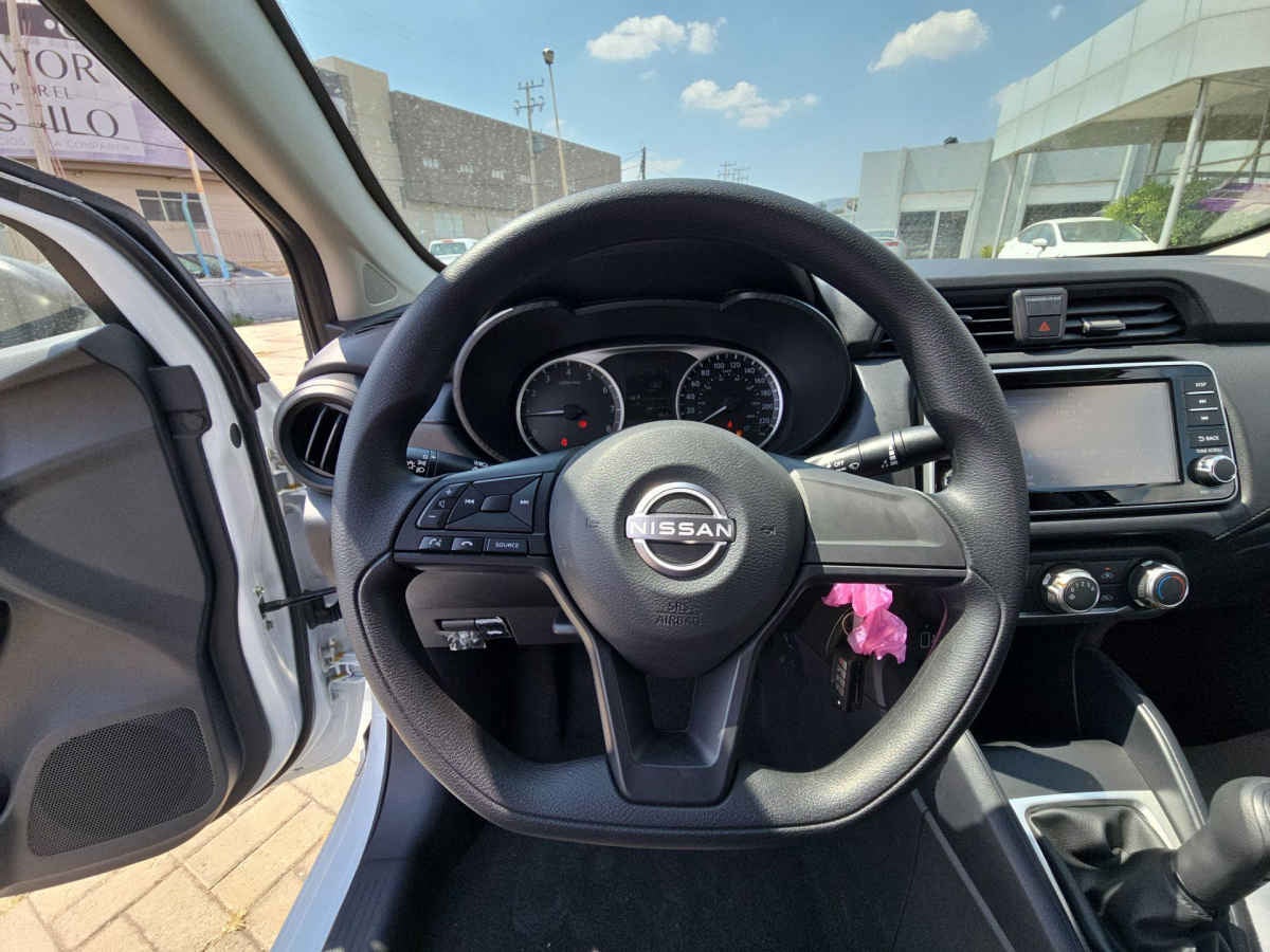 2025 Nissan Versa 4p Sense L4/1.6 Man