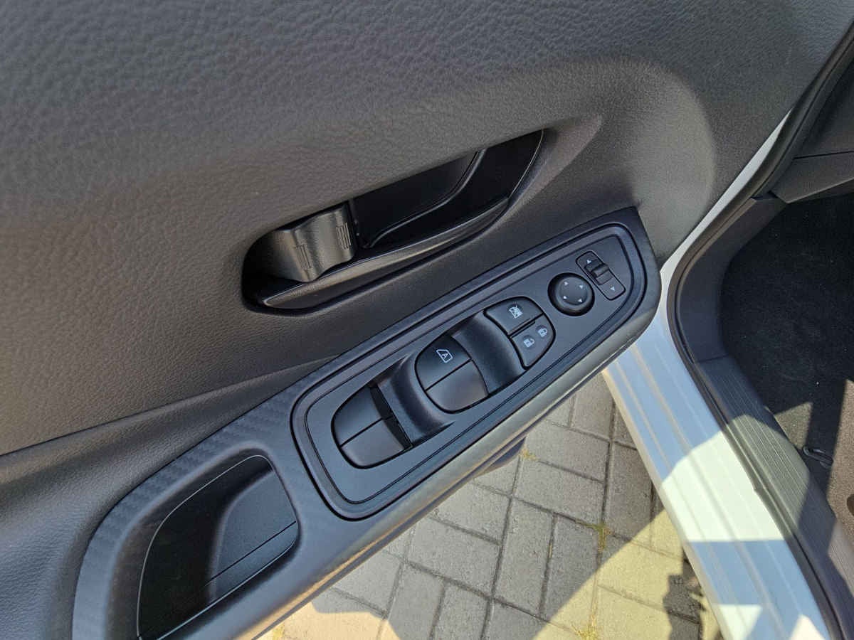 2025 Nissan Versa 4p Sense L4/1.6 Man