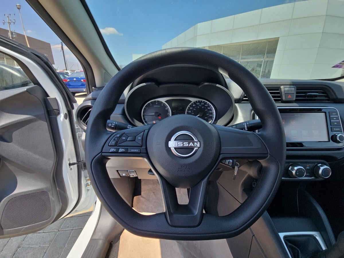 2025 Nissan Versa 4p Sense L4/1.6 Man