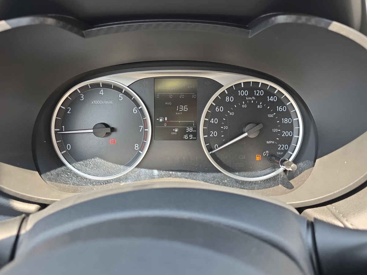 2025 Nissan Versa 4p Sense L4/1.6 Man