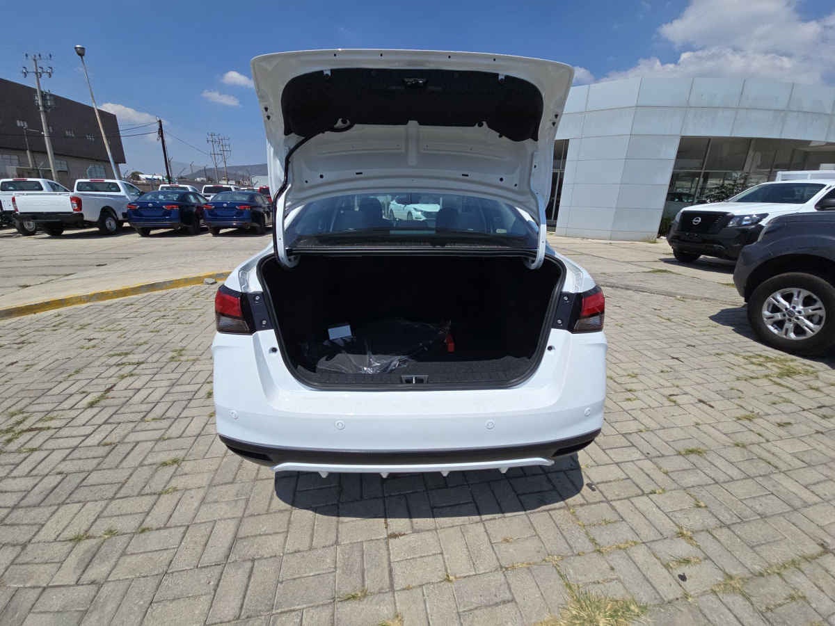 2025 Nissan Versa 4p Sense L4/1.6 Man