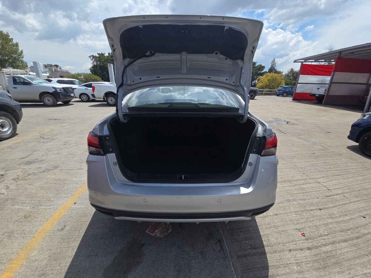 2024 Nissan Versa 4p Sense L4/1.6 Man