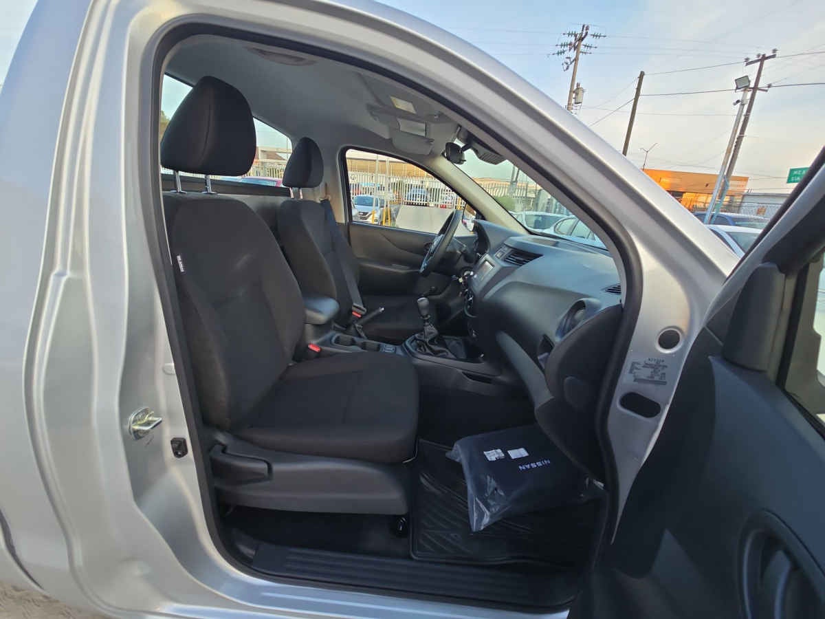 2026 Nissan Pick Up NP300 2p L4/2.5 Man A/A
