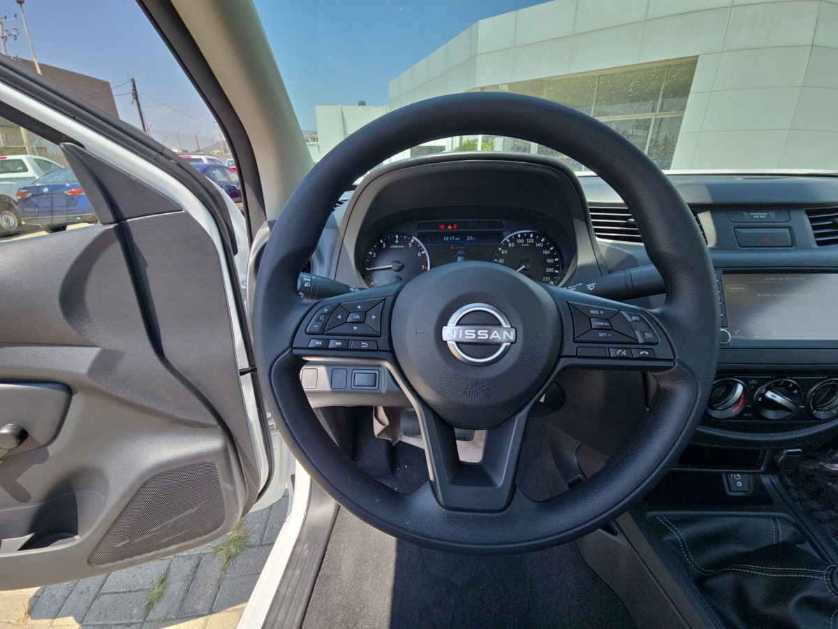 2026 Nissan Pick Up NP300 2p L4/2.5 Man A/A