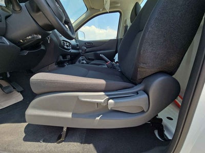 2026 Nissan Pick Up NP300 2p L4/2.5 Man A/A