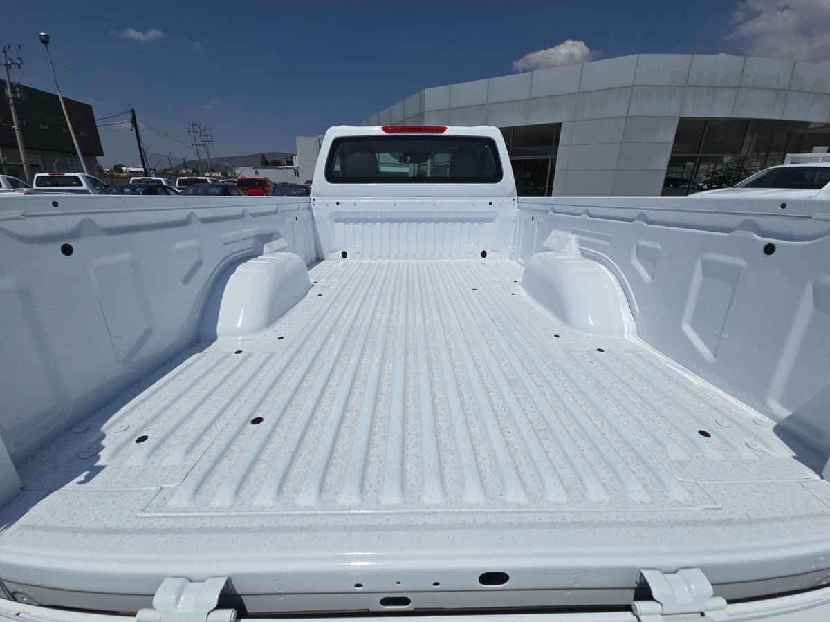 2026 Nissan Pick Up NP300 2p L4/2.5 Man A/A