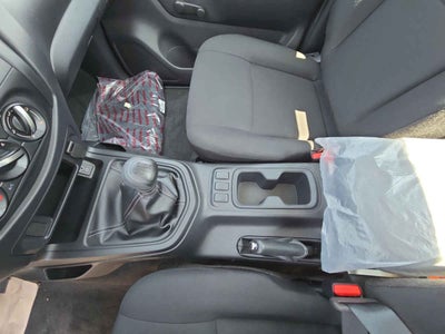 2026 Nissan Pick Up NP300 2p L4/2.5 Man A/A