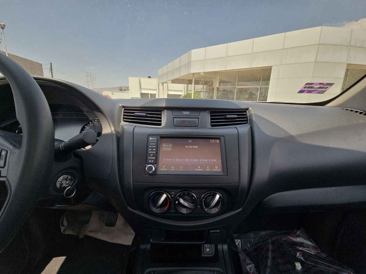 2026 Nissan Pick Up NP300 2p L4/2.5 Man A/A