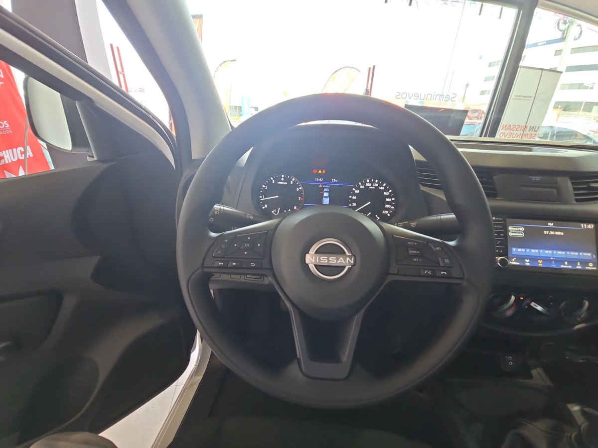 2026 Nissan Pick Up NP300 2p L4/2.5 Man A/A