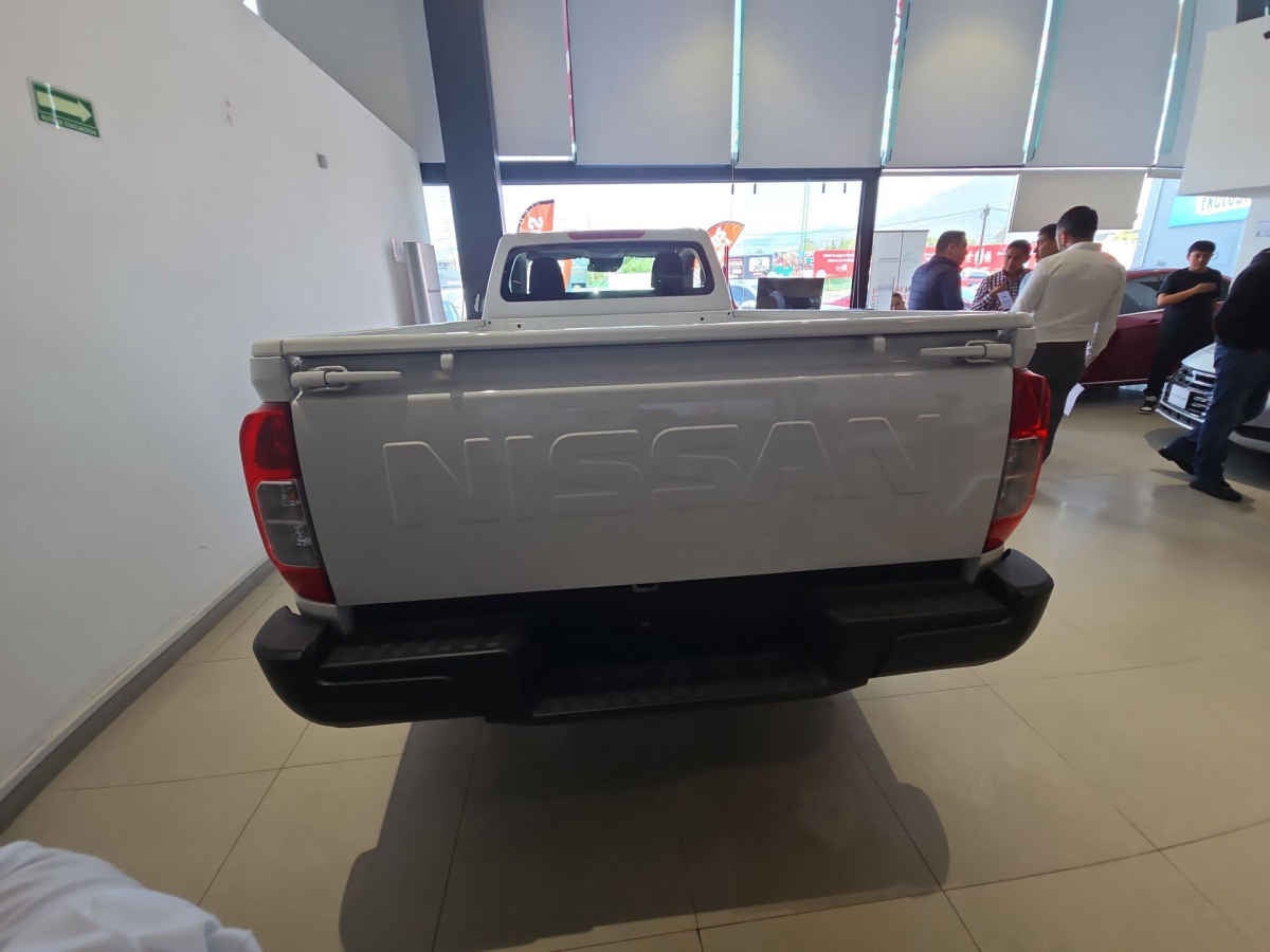2026 Nissan Pick Up NP300 2p L4/2.5 Man A/A