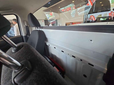 2026 Nissan Pick Up NP300 2p L4/2.5 Man A/A