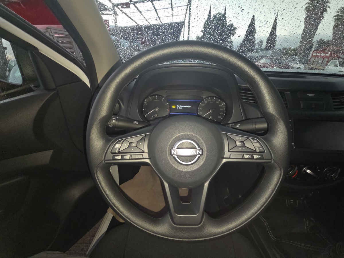 2026 Nissan Pick Up NP300 2p L4/2.5 Man A/A