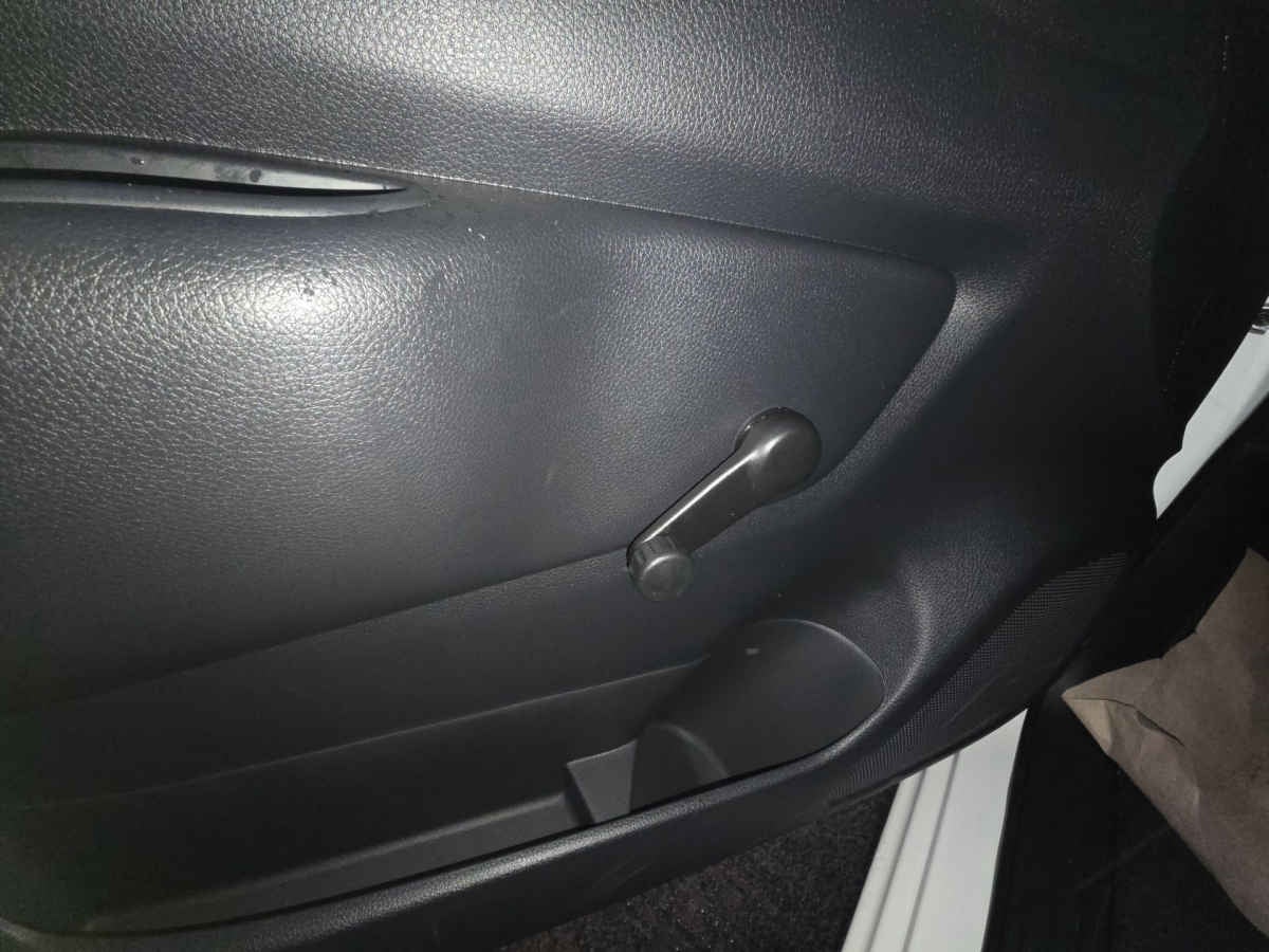 2026 Nissan Pick Up NP300 2p L4/2.5 Man A/A