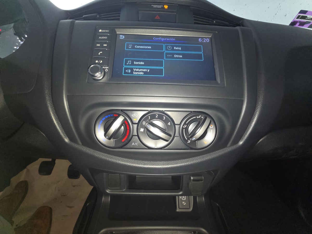 2026 Nissan Pick Up NP300 2p L4/2.5 Man A/A