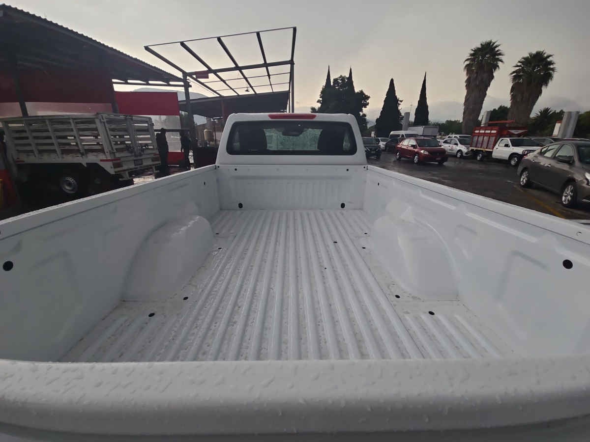 2026 Nissan Pick Up NP300 2p L4/2.5 Man A/A