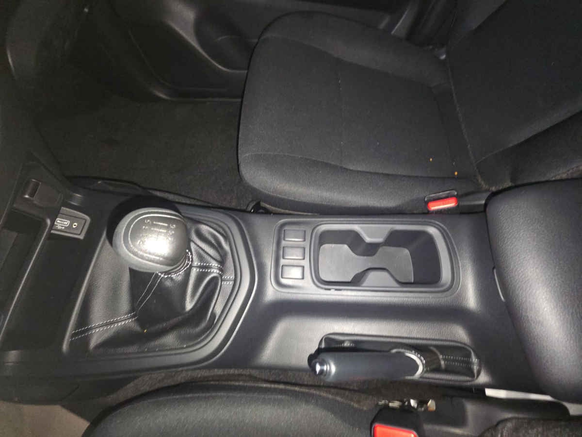 2026 Nissan Pick Up NP300 2p L4/2.5 Man A/A