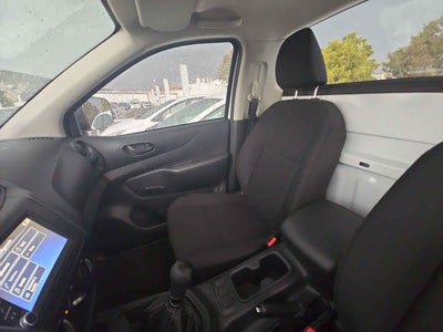 2026 Nissan Pick Up NP300 2p L4/2.5 Man A/A