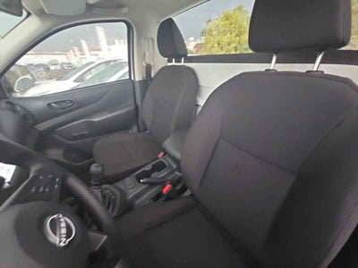 2026 Nissan Pick Up NP300 2p L4/2.5 Man A/A