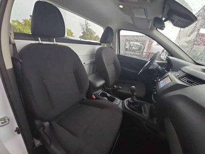 2026 Nissan Pick Up NP300 2p L4/2.5 Man A/A