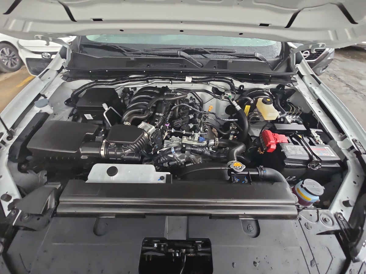 2026 Nissan Pick Up NP300 2p L4/2.5 Man A/A